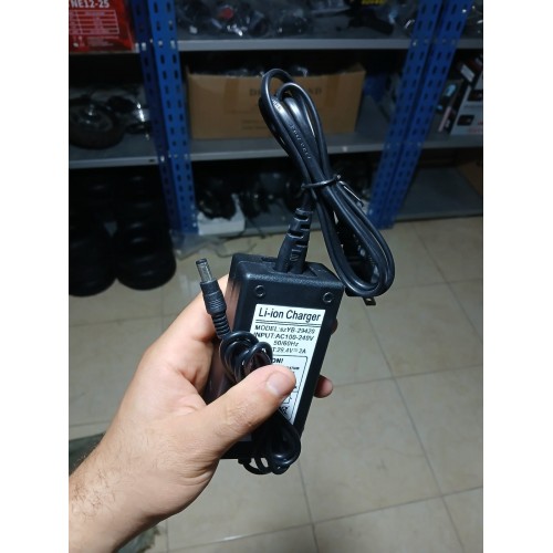 شاحن 24 فولت مخرج عادي 